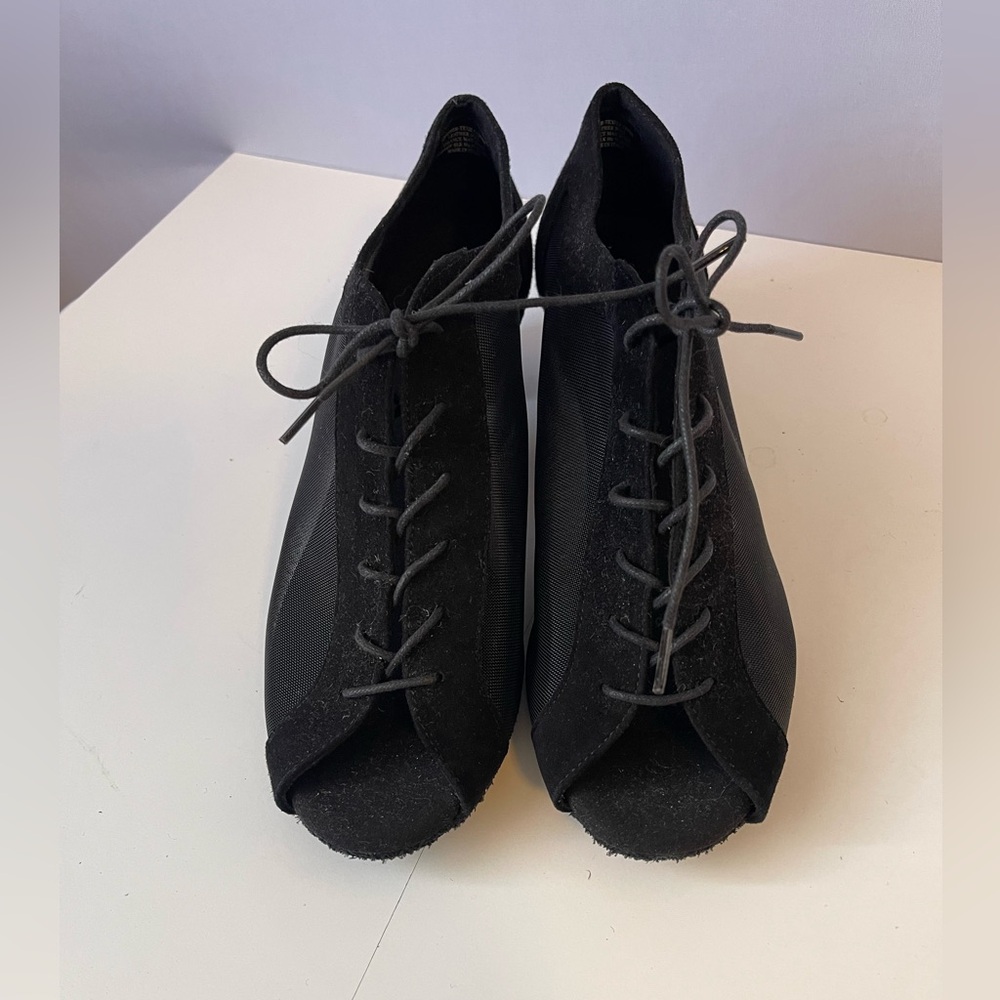 Capezio Beatrice Ballroom Dance Shoes 10W Black Suede & Mesh Lace Up - Picture 6 of 11